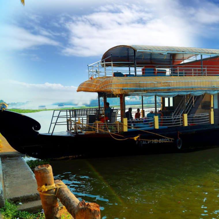 Wedding in Houseboat