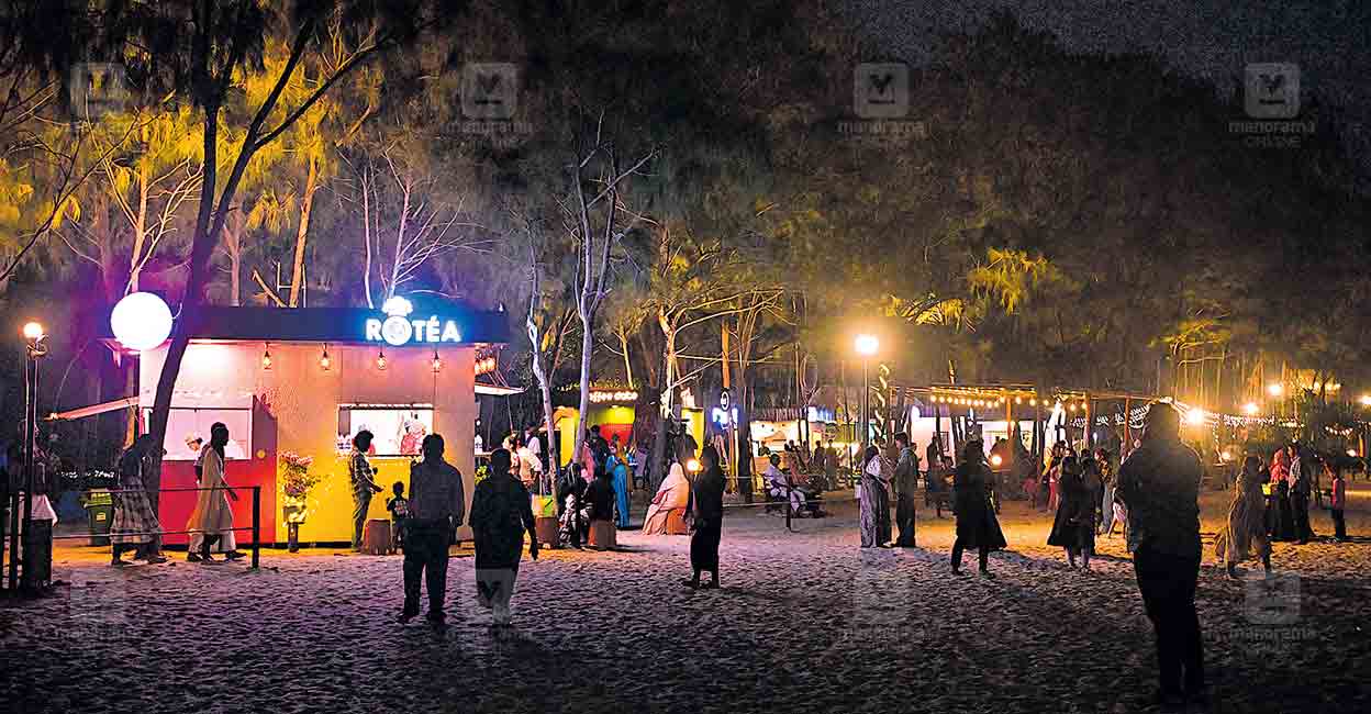 Alappuzha Beach and Nightlife - Image 1